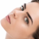 Procedură de microblading sprâncene realizată fir cu fir de specialistul Artistic Beauty Salon